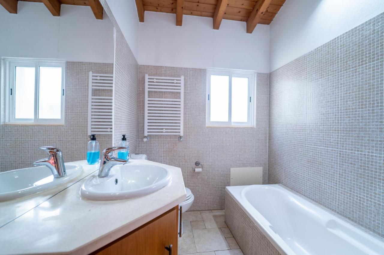 Casa Garrod - Spacious Family Villa อัลเจซูร์ ภายนอก รูปภาพ