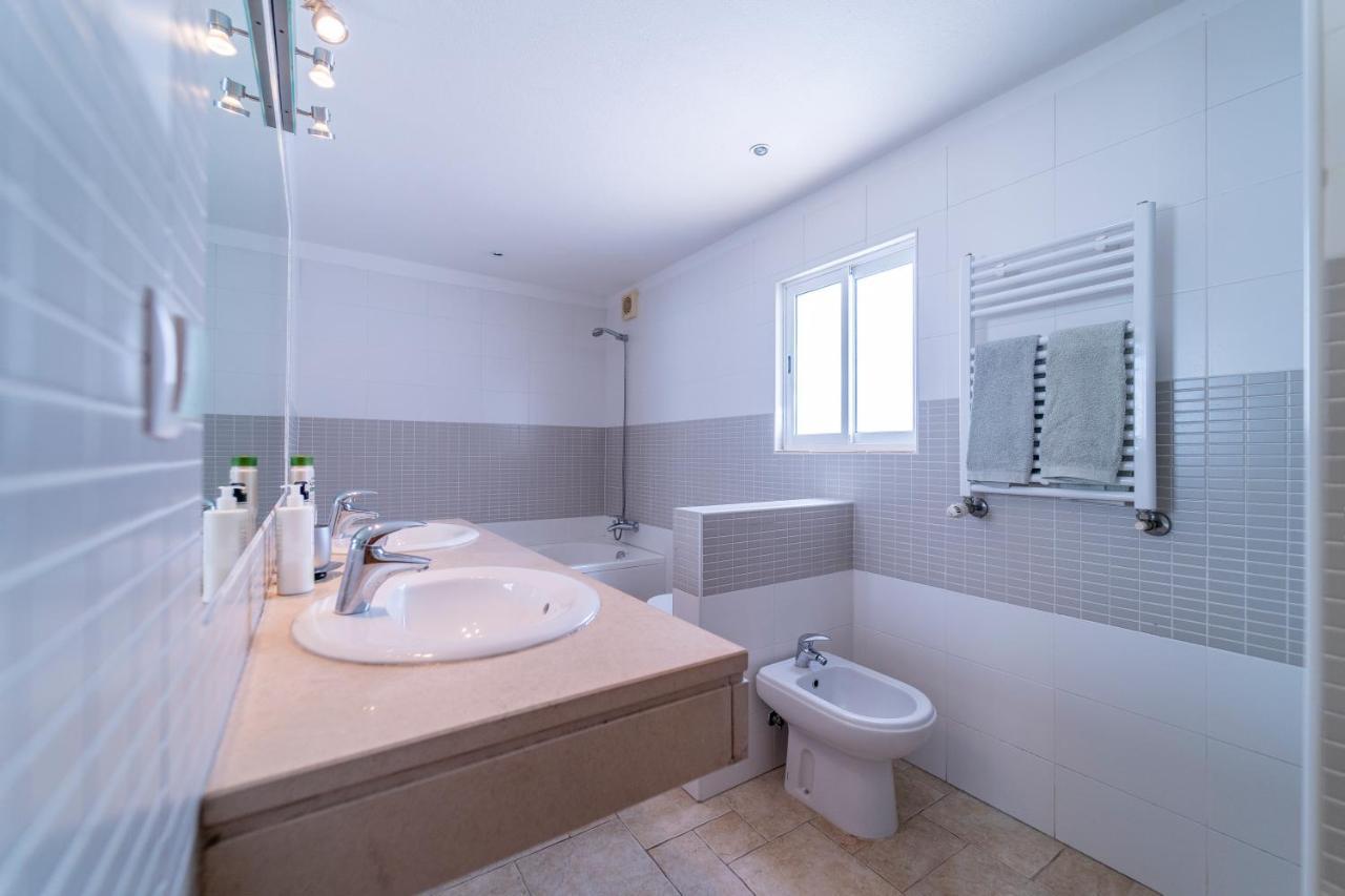 Casa Garrod - Spacious Family Villa อัลเจซูร์ ภายนอก รูปภาพ